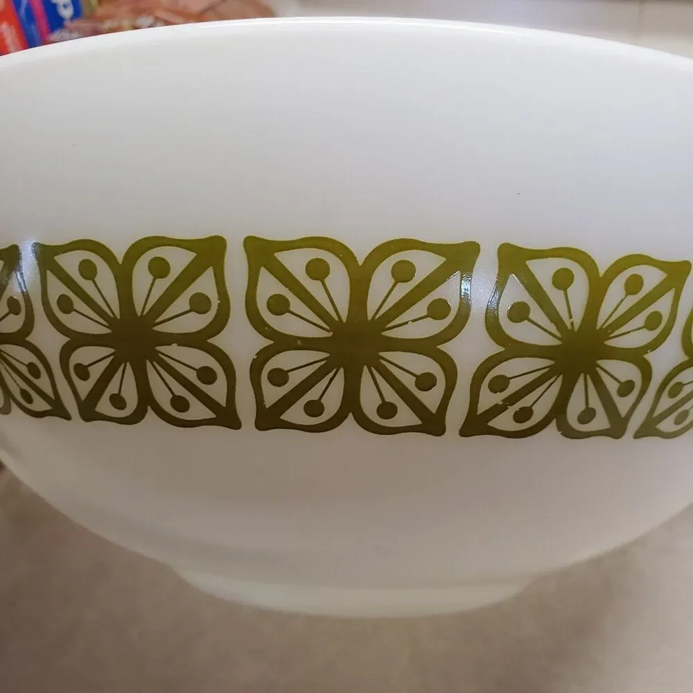 Pyrex Cinderella Autumn Verde Floral 4 Qt Green Square Flowers 444 Opal